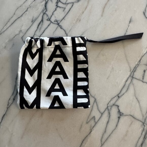 Marc By Marc Jacobs Turnlock Katie Stretch Bracelet Black Rubber Silver Logo OS - Picture 8 of 8